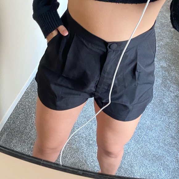 Lightweight shorts - Picture 2 of 4